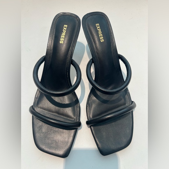 Express Heels - Picture 2 of 4
